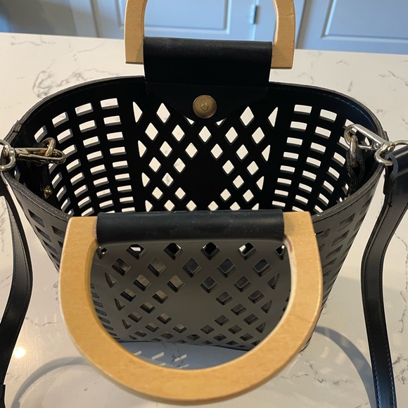 Black Leather Bag w Wooden Handles - Picture 4 of 5